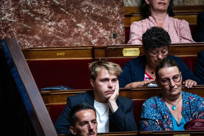 Nem vagyok ruharendőrség: az öltözködés miatt állt a bál a francia parlamentben
