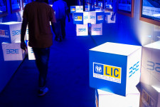 Mesterséges intelligenciával megmondja a bank, mikor akarunk utasbiztosítást vagy áruhitelt