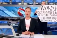 Bűnösnek találták, 15 évet is kaphat az orosz tévéadást megzavaró nő