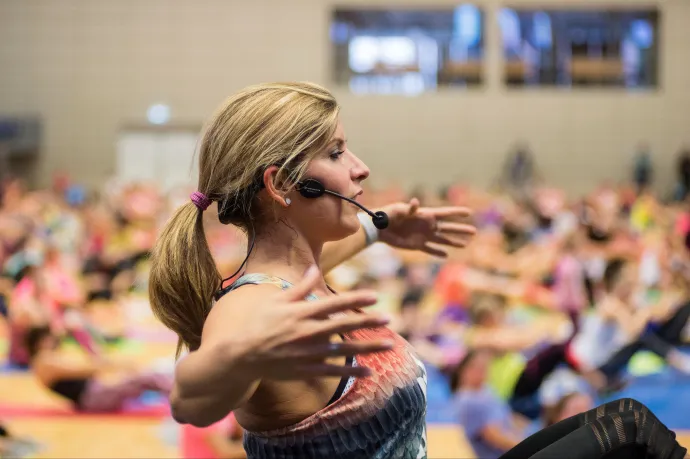 Béres Alexandra perel és állítja, nem ő áll a Schobert Norbit mocskoló oldal mögött
