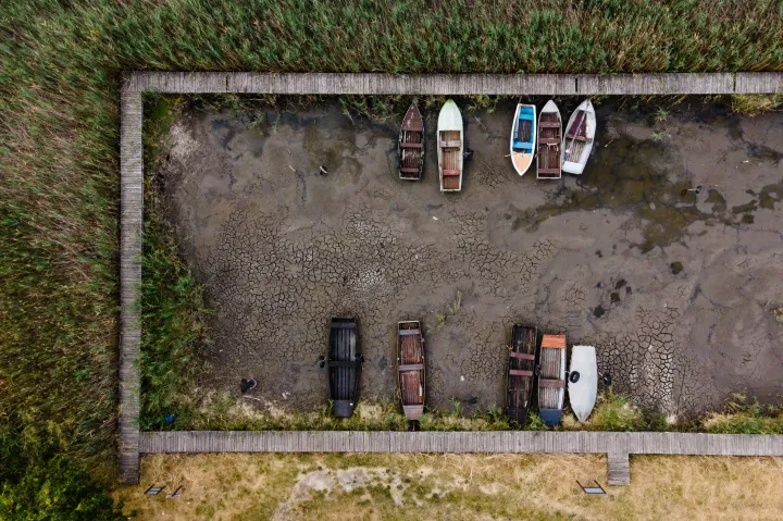 Drónfelvételen a Velencei-tó Pákozd közelében 2022. július 28-án – Fotó: Vasvári Tamás / MTI