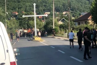 Határátkelőket zártak le szerbek Koszovóban, az albánok lövöldözésről is beszéltek