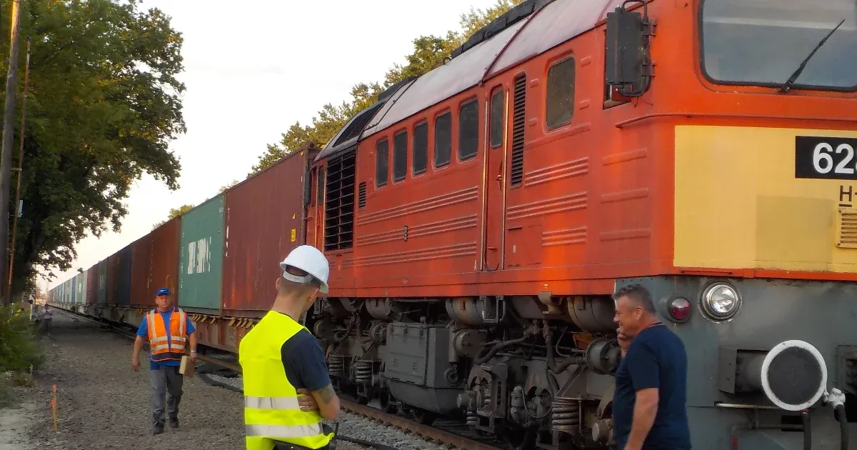 Η σιδηροδρομική εμπορευματική κυκλοφορία μεταξύ Σέγκεντ και Σερβίας ξεκίνησε, αν και η γραμμή είναι ακόμη υπό κατασκευή