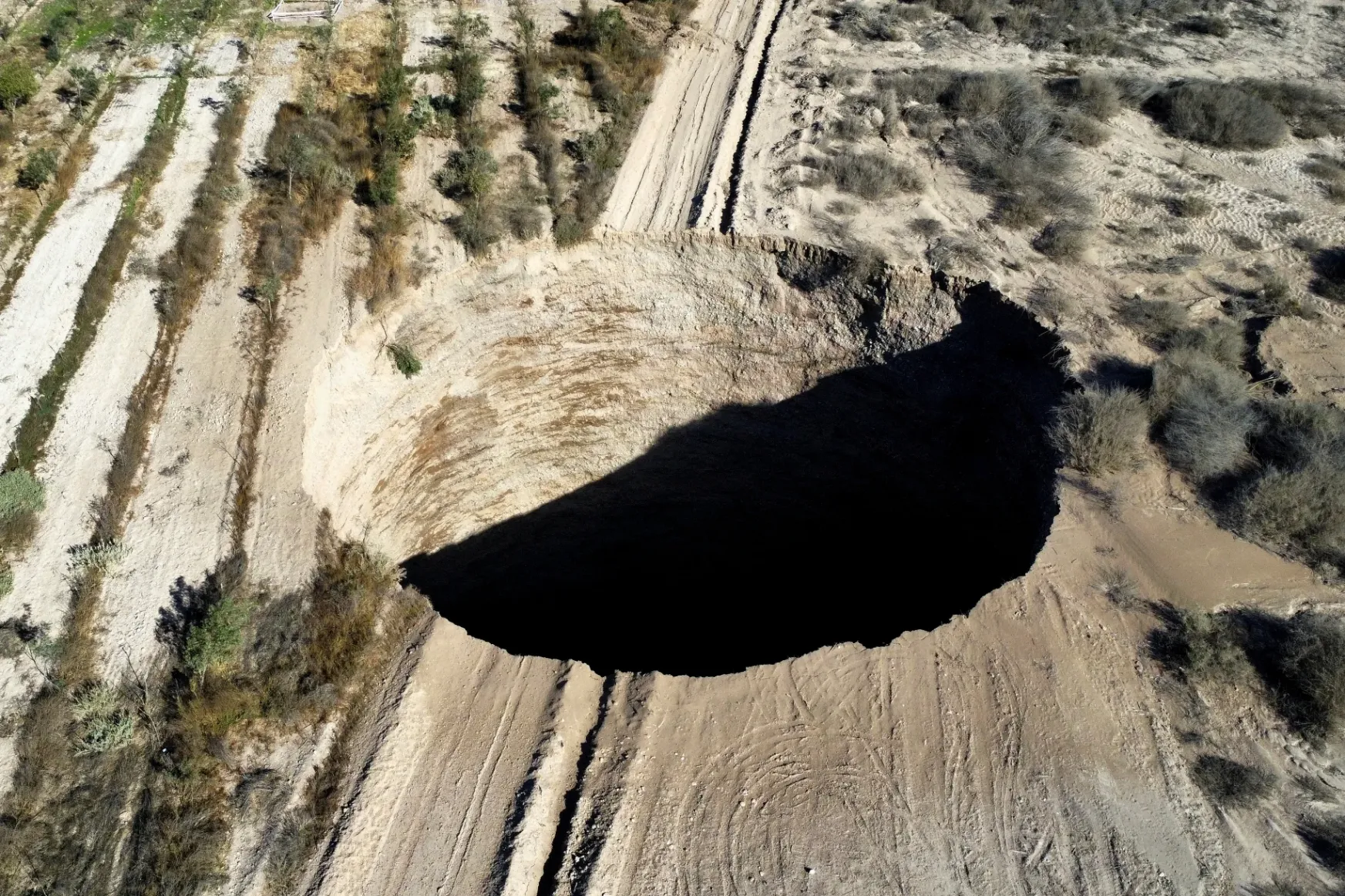 Óriási víznyelő jelent meg egy chilei bánya közelében