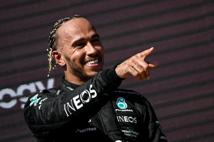 Lewis Hamilton az egyik tulajdonosa a rekordáron elkelt Denver Broncosnak