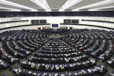Titokban visszavonta az EP az Európai Bizottság ellen beadott keresetét