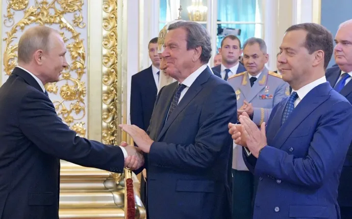 Gerhard Schröder és Vlagyimir Putyin 2018-ban Fotó: Alexey Druzhinin / AFP