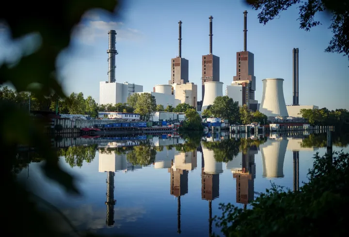A Lichterfelde földgázzal működő hőerőmű Berlinben, 2022. augusztus 3-án – Fotó: Kay Nietfeld / dpa / Getty Images