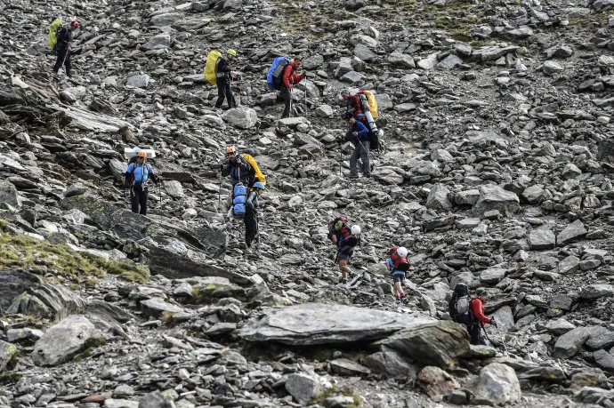 A Mont Blanc kamuhegymászói miatt 15 ezer eurós letétet kérne temetésre és mentésre egy polgármester