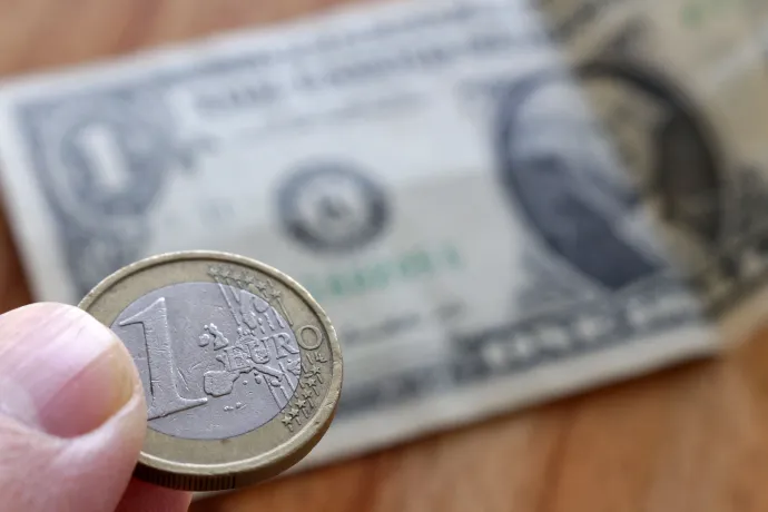 Június vége óta nem volt ilyen erős a forint
