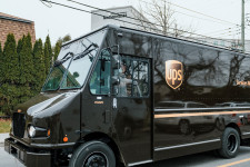 Klíma nélküli furgonokban főnek meg a UPS-es futárok Amerikában