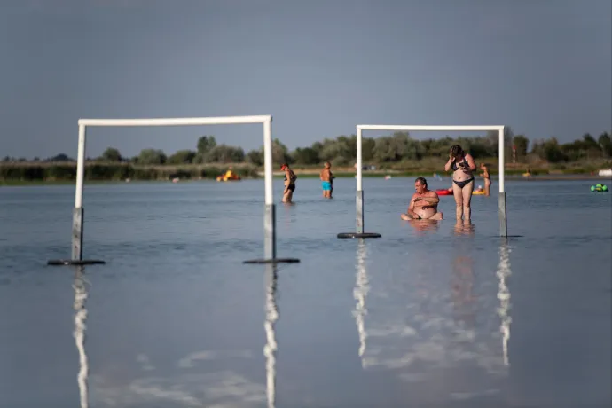 Tilos fürödni az egyik strandon a Velencei-tónál