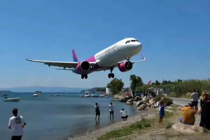 Még a tapasztalt repülőgép-szpottolókat is meglepte a WizzAir egyik járatának landolása