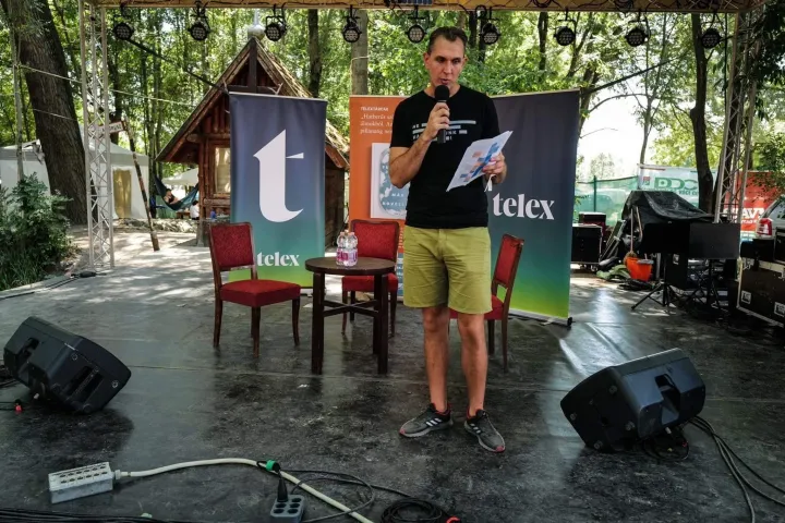 Dull Szabolcs, a Telex főszerkesztője volt a nap házigazdája – Fotó: Huszti István / Telex