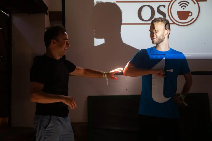 Tóth Gergely és Weiler Vilmos kollégáink azt mutatják be, hogy küzdött meg Márki-Zay Péter az agresszív fideszes nénivel. – Fotó: Hevesi-Szabó Lujza / Telex