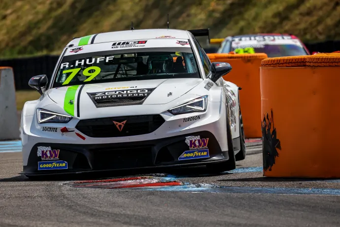 Újabb Zengő-futamgyőzelem a WTCR-ben, Michelisztől csapatdöntés vette el a dobogót