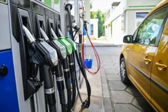 Húsz forinttal lesz olcsóbb szerdától a nem hatósági áras benzin