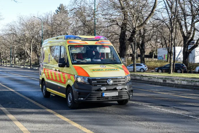 Összeesett egy férfi a benzinkúton, a családja mentette meg az életét