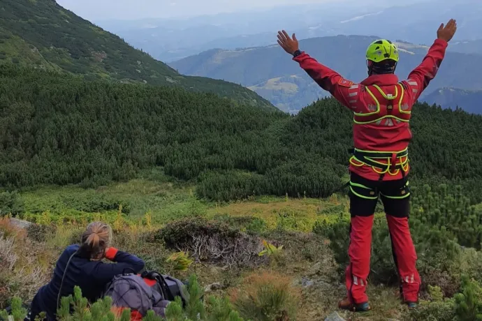 Helikopterrel mentettek ki egy balesetet szenvedett magyar turistát a Parâng hegységből