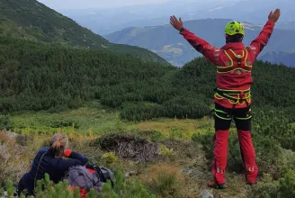 Helikopterrel mentettek egy balesetet szenvedett magyar turistát egy romániai hegységben