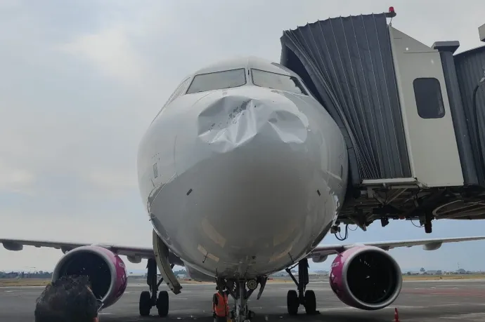 Behorpadt egy Wizz Air-gép orra a heves szicíliai jégesőtől