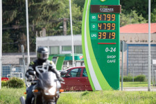 Ha fel kell adni a 480-as üzemanyagárat, kétszeresen is az EU-ra mutogathat a kormány