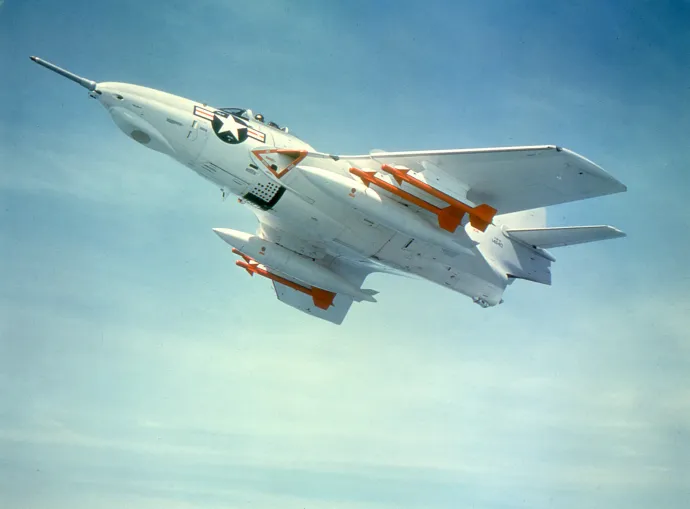 Sidewinder rakéták az amerikai haditengerészet F9F-8 típusú repülőgépén 1960-ban – Fotó: Photoquest / Getty Images