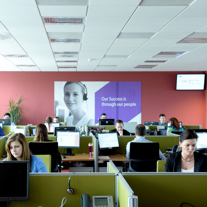 Rengeteg magyar köszönheti munkahelyét a kiszervezéseknek, de megtörőben a lendület