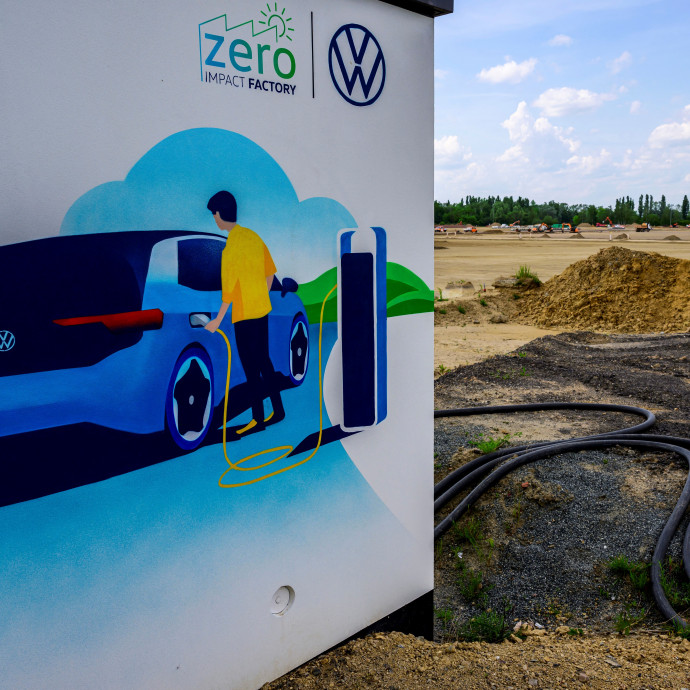 Lítiumhiánytól szenvednek a nagy nyugati autógyártók, és más kulcsnyersanyagból is küszöbön a szűkösség