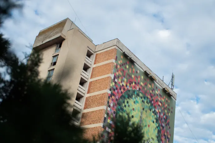 Itt a vége: lebontják az 50 év alatt Sepsiszentgyörgy büszkeségéből a város szégyenfoltjává vált Bodok hotelt