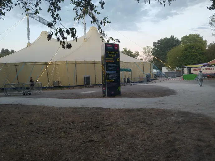 A baleset óta lezárt fesztiválhelyszín – Fotó: Molnár Réka / Telex