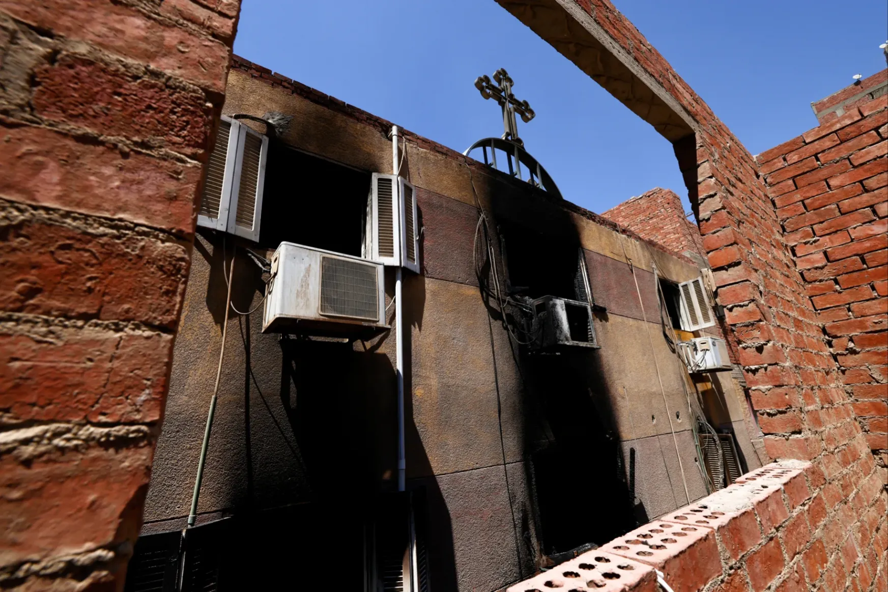 Legalább negyvenen meghaltak, mikor kigyulladt egy kairói kopt keresztény templom