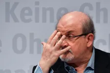 Irán szerint Salman Rushdie maga felelős a leszúrásáért