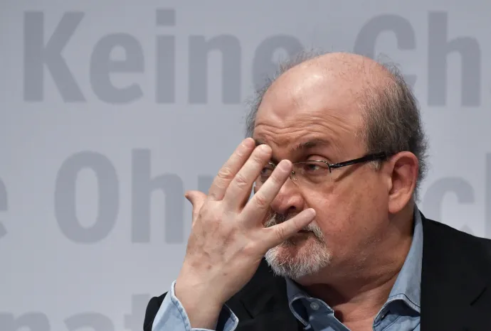 Salman Rushdie 2017-ben a Frankfurti Könyvvásáron – Fotó: John Macdougall / AFP
