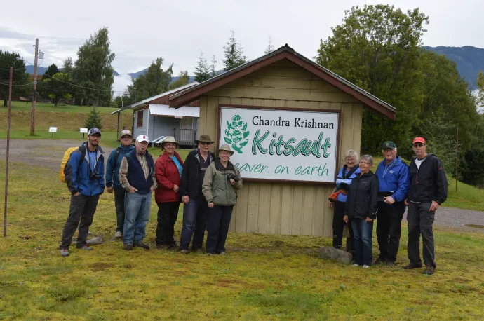 Turisták egy szervezett szellemvárostúrán Kitsaultban – Fotó: University of Northern British Columbia