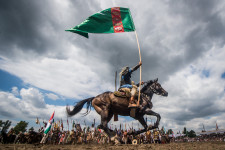 A fesztivál, ami ingyenes, de még Erdogan fia is eljött rá – mit jelent a keleti nyitásban a Kurultáj?