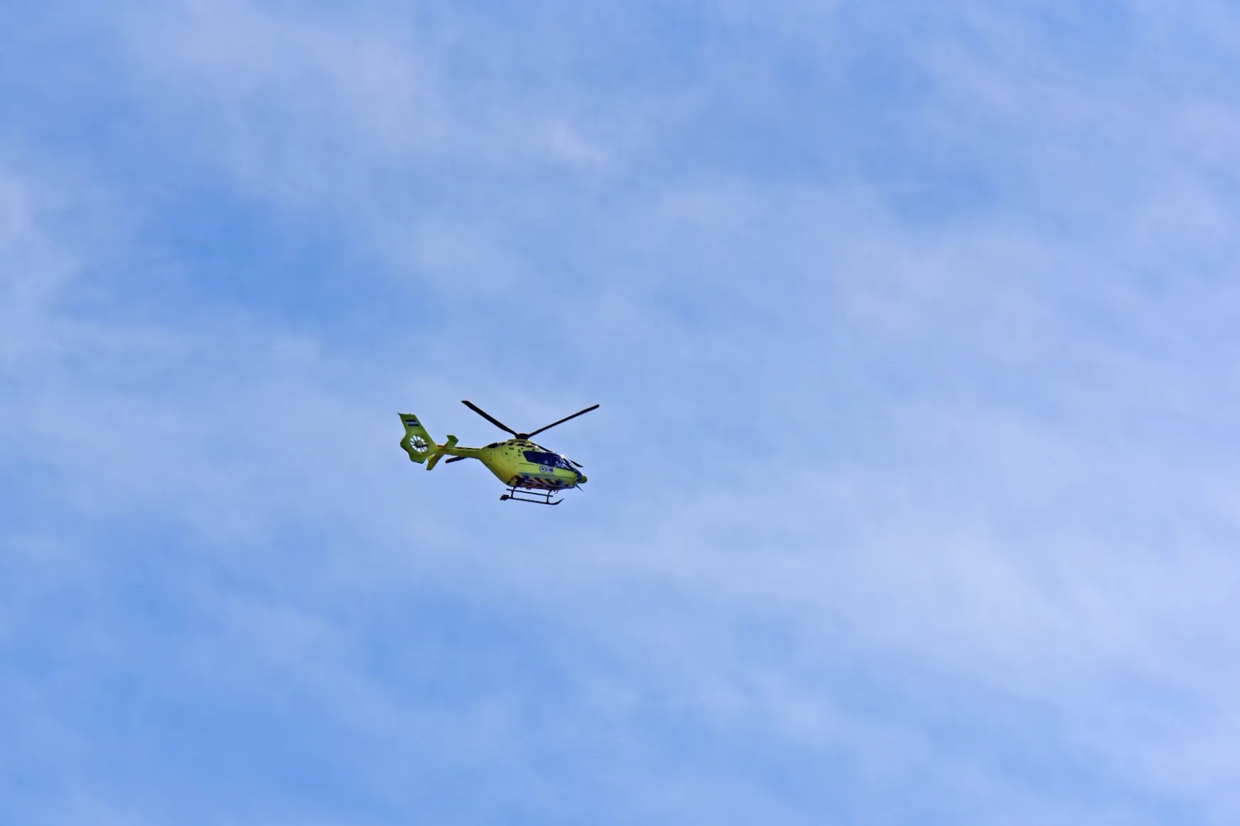 Focipályán kellett landolnia a mentőhelikopternek Fonyódon, mert az EU-s pénzből készült leszállón strandágyak voltak