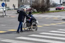 Nem könnyű Budapesten akadálymentesen közlekedni, de legalább foglalkoznak a problémával