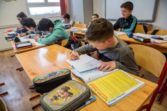 Ha a gyerekek megfelelően öltöznek, a 20 fokos tanterem még egészségesebb is lehet