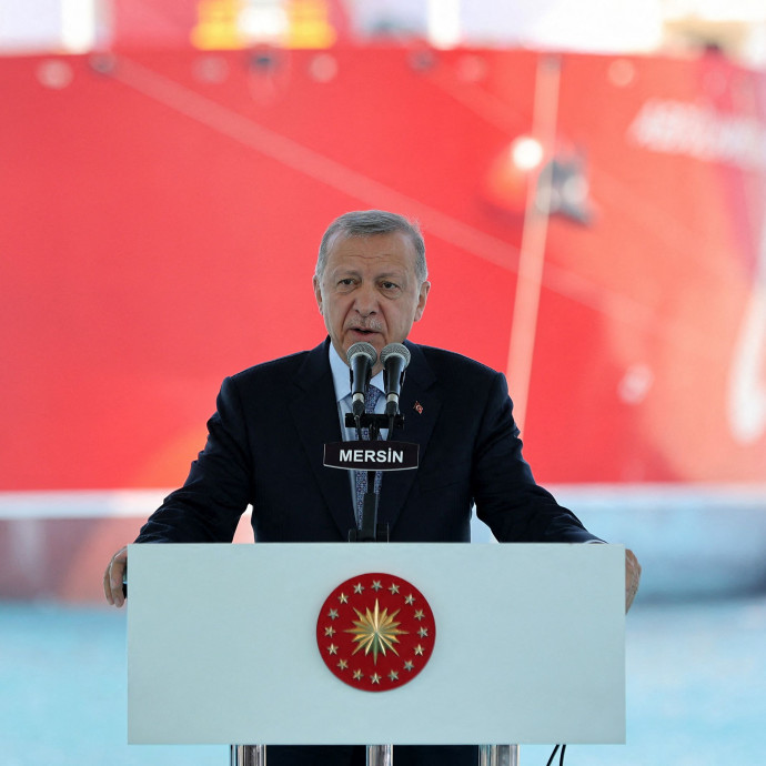 Az árfolyam ismeretlen mélységekben, az infláció 80 százalék, hogyan tarthat ki mégis Törökország?