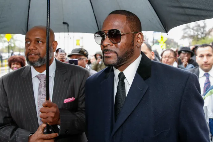Vagy százszor szexelt vele R. Kelly, mielőtt betöltötte a 18-at, állítja egy tanú