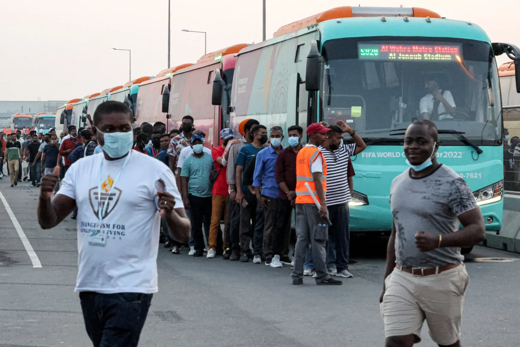 1300 busszal próbálták el Katarban, milyen lesz a csúcsforgalom a vb idején
