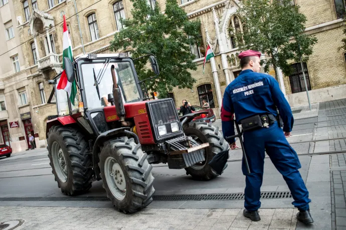 A rendőrség nem engedi be a traktorokat Budapest belvárosába