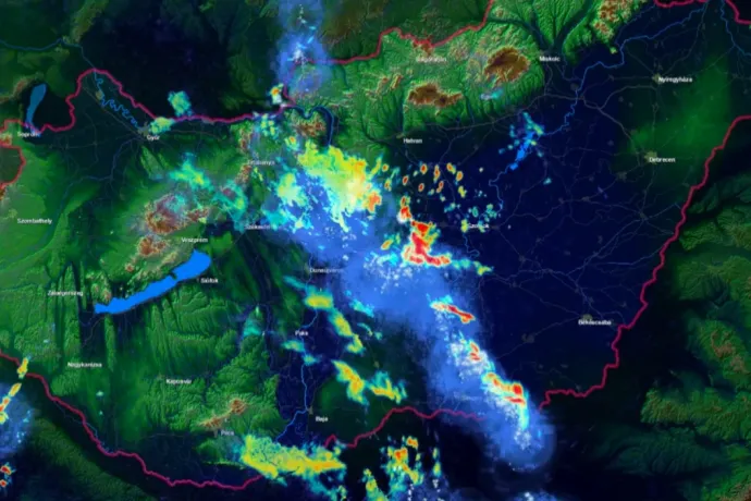 Jön a vihar, tajtékja ében, haragos bírák feketében, villámok szelnek át az égen...