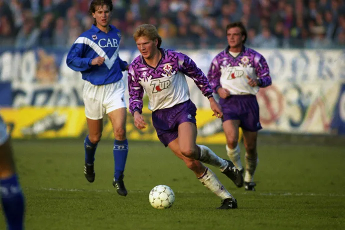 Stefan Effenberg a labdával a Brescia–Fiorentina olasz bajnokin 1992. november 22-én – Fotó: Neal Simpson / EMPICS Sport / Getty Images