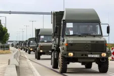 Katonai konvoj vonul át az Alföldön pénteken