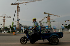 Kötéltáncot jár a gazdasági lassulás kezelésével a kínai vezetés