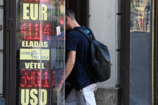 A forint sorsa a politikusok kezében van