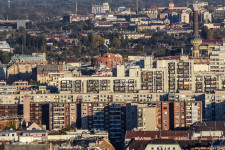 Az állam egyelőre kitámasztja az ingatlanpiacot, de akár árcsökkenés is jöhet