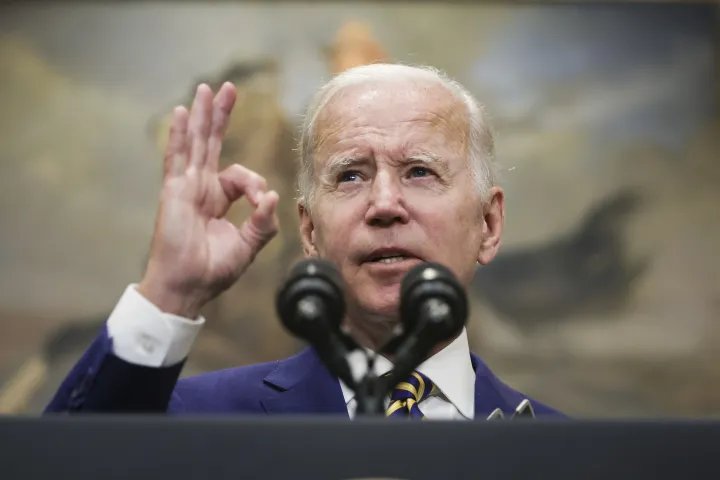 Joe Biden amerikai elnök válaszol, amikor arról kérdezik 2022. augusztus 24-én, hogy tudott-e előre a mar-a-lagói házkutatásról – Fotó: Alex Wong / Getty Images North America / Getty Images via AFP